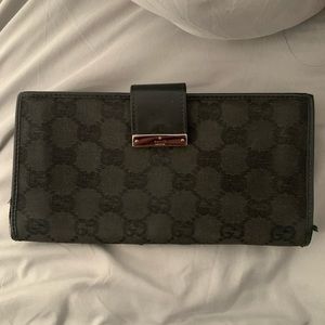 Gucci dual snap wallet authentic